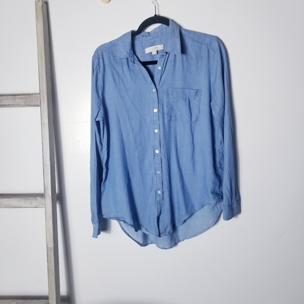 LOFT BUTTON DOWN BLUE SHIRT SIZE MEDIUM